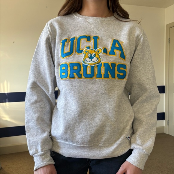 UCLA Bruins Sweater - Picture 1 of 5